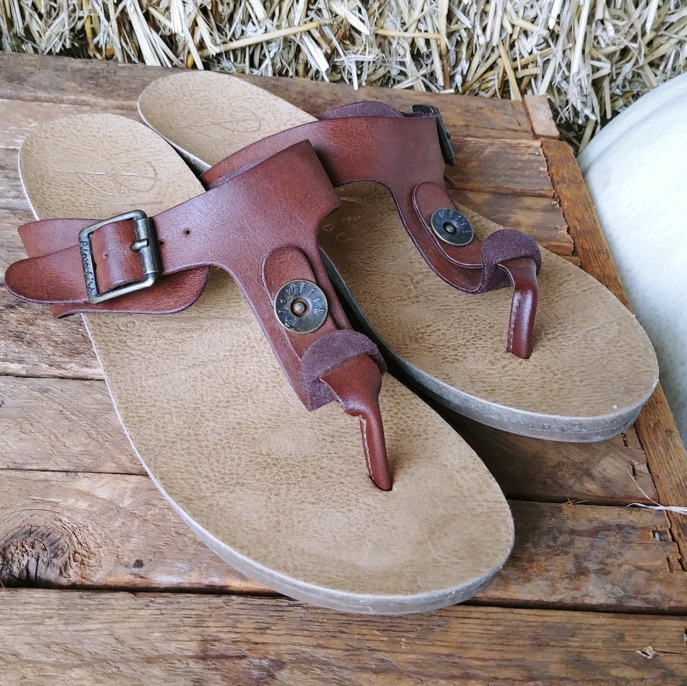 Blowfish Malibu Women's Size 7 Sandals. Brown Leather Straps with Buckles.